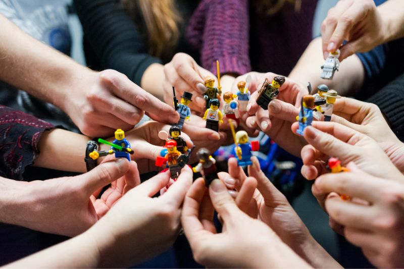 Jsem introvert, děsí mě firemní teambuildingy Jsem introvert, děsí mě firemní teambuildingy