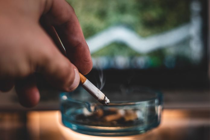 Lidé v práci méně kouří Lidé v práci méně kouří